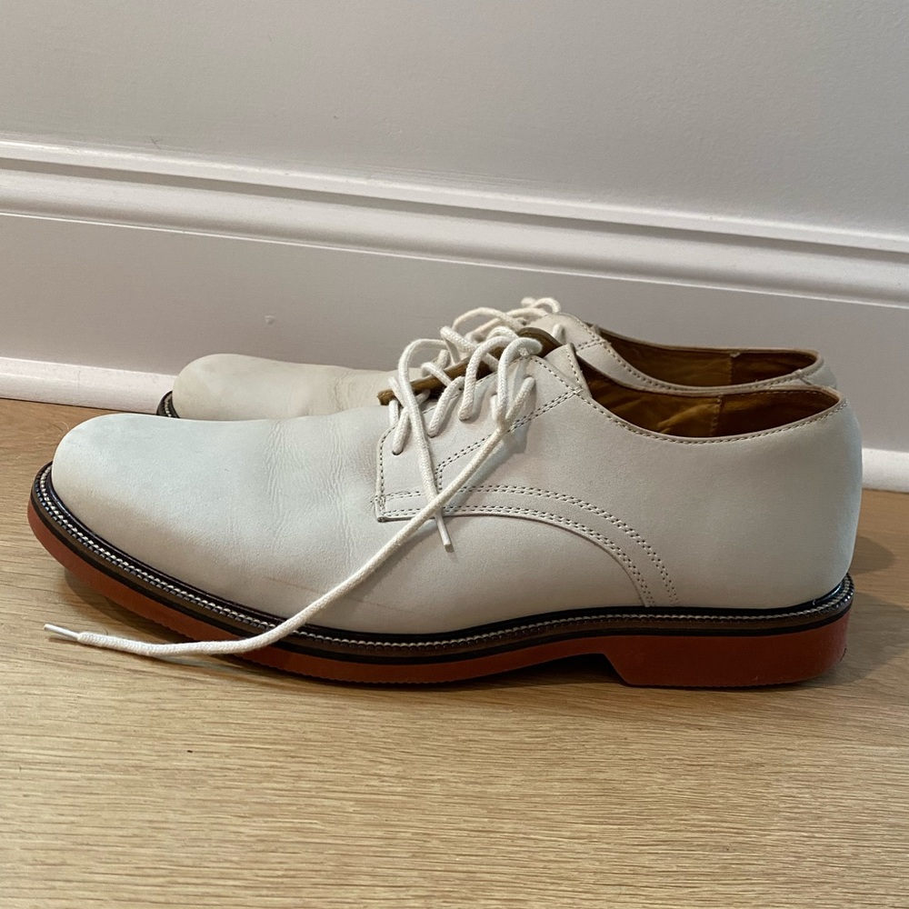 Men’s 1901 White Bucks, size 10.5M